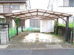 閑静な住宅街、周辺にはスーパー、コンビニもあり生活に便利な環境です。