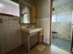 一日の始まりの朝、歯磨きをしたりメイクや髪をセットしたり