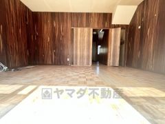 南側庭に接していて日当たり良好です。