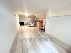 屋根裏部屋、お子様の秘密基地にはいいですね。