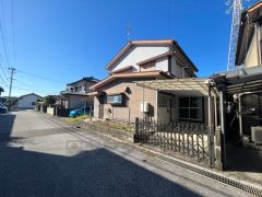 前面道路も広く、駐車しやすいです。