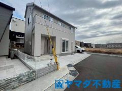 駐車場は最大4台以上停めれます。急な来客も安心のスペース