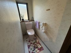 災害時でも安心のタンク付きトイレを採用しました。
