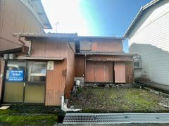 周囲に高い建物のないエリア。空が大きく感じます
