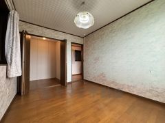 ゆとりの広さのプライベートルームには、収納充実のクローゼットが。