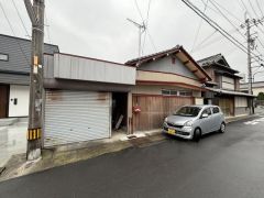 生活に必要な施設が揃っており、周辺環境も穏やかで住みやすいのが魅力的ですね。