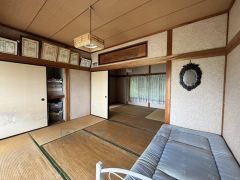 仕切りを開けると家族団らんの開放的空間。閉めれば固有のスペースが作れます