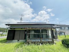 敷地、建物ともに自然光をふんだんに取り入れています