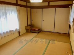 明るい陽射しが射し込む心地良い空間です