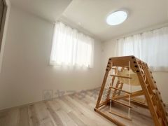 明るい陽射しが射し込む心地良い空間です