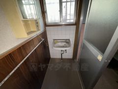 一日の始まりの朝、歯磨きをしたりメイクや髪をセットしたり