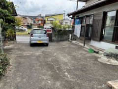 駐車場スペースも広く、お子様と遊んだり、友人招いてBBQなどいろいろ楽しめますね。