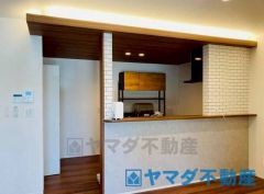 カウンターキッチンからリビングが見渡せるので、小さなお子様の様子を見ながら料理ができます