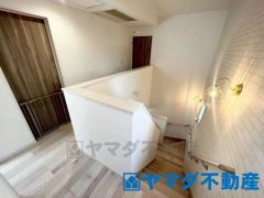 階段、手すりもあり安心安全ですね。