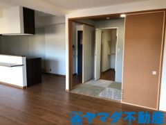 リビング横の和室、お子様の遊び場やお昼寝スペースにもおすすめです