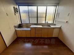 キッチン横に浴室があり、家事導線が、短くなり時間と労力の節約になりますね。特に小さなお子様がいる家庭には魅力のひとつですね。