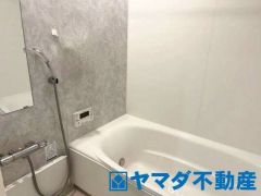 一日の疲れを癒してくれる場所なので、快適に過ごして頂く為にゆったりサイズのバスタブを用意しました。是非半身浴をお楽しみ下さい。