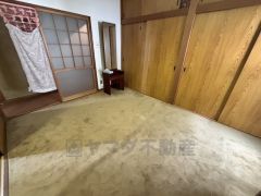 仕切りを開けると家族団らんの開放的空間。閉めれば固有のスペースが作れます