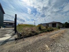 高台に位置する立地。津波のリスクが低い安全な場所