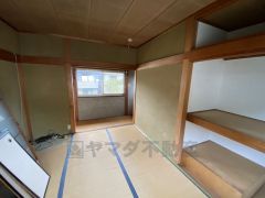 各居室には収納がしっかりとられ、2階のお部屋は南向きの窓があります