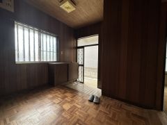 南側庭に接していて日当たり良好です。