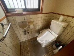 災害時でも安心のタンク付きトイレを採用しました。