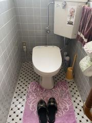 1階と2階の2か所にトイレを設けています。