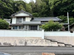 立派な日本家屋。日当たり良好です。