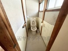 災害時でも安心のタンク付きトイレを採用しました。