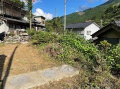 お庭に浄化槽設置済みです。