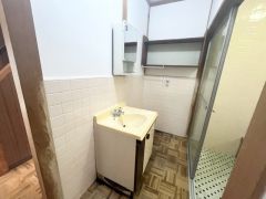 一日の始まりの朝、歯磨きをしたりメイクや髪をセットしたり・