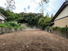 高台で津波の心配ない土地です。