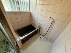 浴槽に浸かって日頃の疲れを癒して頂く事が出来ますね