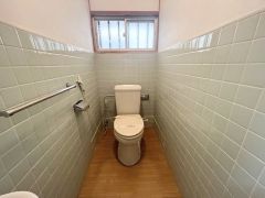 災害時でも安心のタンク付きトイレを採用しました。