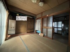明るい陽射しが射し込む心地良い空間です