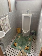 1階と2階の2か所にトイレを設けています。