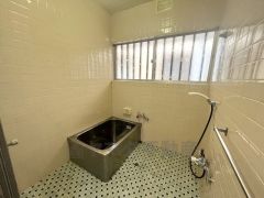 広めな浴室でお子様と一緒に入浴を楽しめます。ゆったりとしたスペースがあると、おもちゃを持ち込んだり親子で水遊び感覚で過ごせる特別な空間ですね。