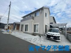 前面道路は閑静な住宅地をはしる車通りの少ない道路。