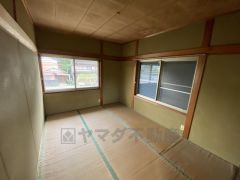 各居室には収納がしっかりとられ、2階のお部屋は南向きの窓があります