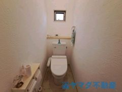 災害時でも安心のタンク付きトイレを採用しました。 1階と2階の2か所にトイレを設けています