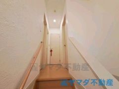 手すりがあるので、階段の上り下りも安心ですね。