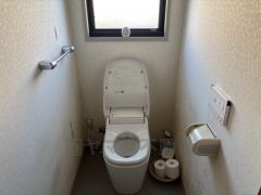 災害時でも安心のタンク付きトイレを採用しました。