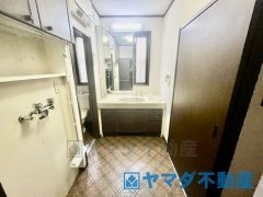 一日の始まりの朝、歯磨きをしたりメイクや髪をセットしたり