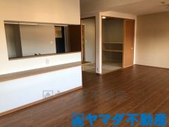 カウンターキッチン、料理をしながら会話ができ、お子様の様子を見守ることができます。