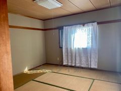採光の良い和室はのんびりと寛げる空間