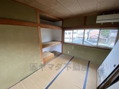 各居室には収納がしっかりとられ、2階のお部屋は南向きの窓があります