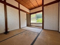 採光の良い和室はのんびりと寛げる空間