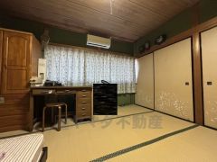 明るい陽射しが射し込む心地良い空間です