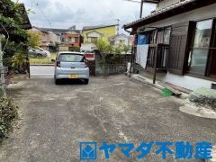 駐車場スペースも広く、お子様と遊んだり、友人招いてBBQなどいろいろ楽しめますね。