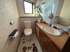 2階と3階の2か所にトイレを設けています。